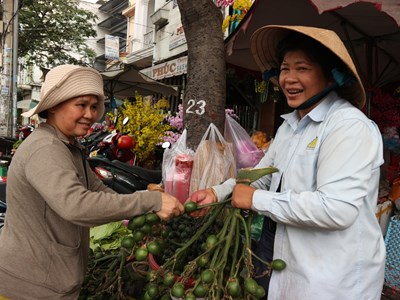 Kể câu chuyện "Chân dung người lao động ngoài trời: Những cảnh đời mưu sinh nơi phố thị"
