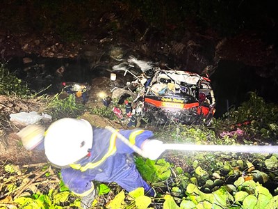 Xe khách lao xuống vực ở Đà Nẵng, nhiều người thương vong