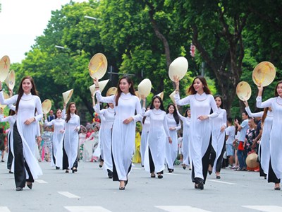 Chuẩn mực người Hà Nội trong bối cảnh nhiều giá trị mai một