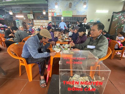 Ấm áp "Quán cơm 2K" cho người nghèo