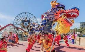 Rộn ràng sắc Tết Nguyên đán tại Công viên Disneyland của Mỹ