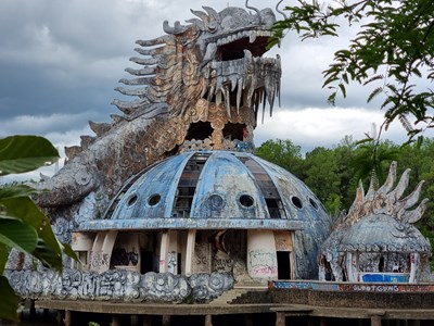 Công trình con rồng ở hồ Thủy Tiên bỗng dưng… hút khách