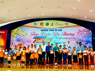 “Trao xuân yêu thương” cho 3.000 trẻ em ở TP.HCM