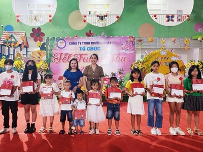 Kiên Giang trao quà Tết cho học sinh nghèo hiếu học