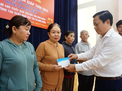 Khatoco Khánh Hòa trao tặng 1.500 suất quà Tết