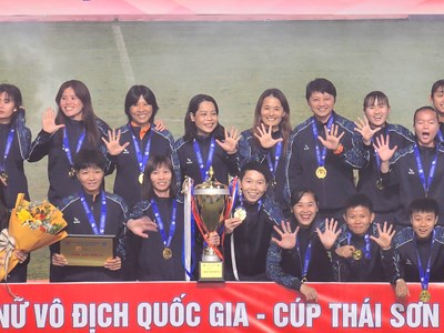 Bóng đá nữ TP.HCM vượt khó