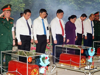 Trưởng Ban Tuyên giáo Trung ương dự Lễ truy điệu, an táng hài cốt liệt sĩ