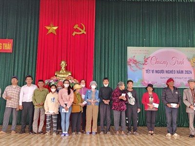 Báo Văn Hóa trao quà Tết cho hộ nghèo ở Thanh Hóa