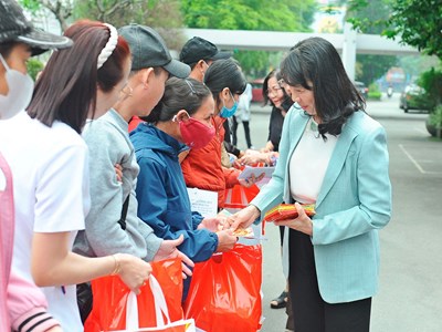 Chuyến xe yêu thương chở hàng trăm bệnh nhân về quê đón Tết