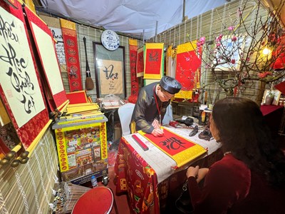 Tưng bừng khai mạc Hội chữ Xuân Giáp Thìn tại Văn Miếu - Quốc Tử Giám