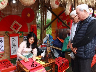 Đặc sắc không gian Tết xưa tại Làng cổ Đông Sơn, Thanh Hóa