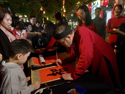 Hội chữ Xuân Giáp Thìn 2024: Ước vọng trong nét chữ đầu Xuân