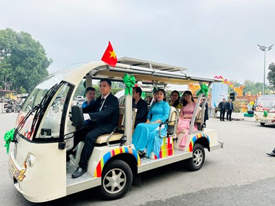 Xe điện kết nối Hồ Hoàn Kiếm – Hoàng thành Thăng Long