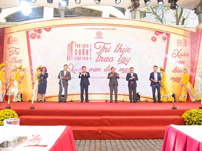 Hà Nội: Rộn ràng Phố Sách mở cửa xuyên Tết phục vụ bạn đọc du Xuân