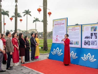 Trưng bày chuyên đề “Bác Hồ với mùa Xuân”