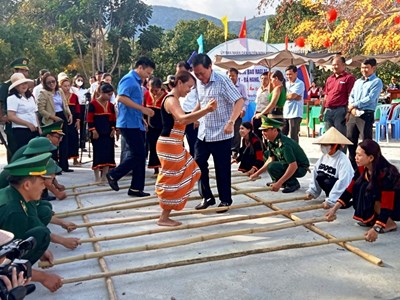 Ninh Thuận: Vui Xuân đón Tết vùng đồng bào Raglai Cầu Gãy - Đá Hang
