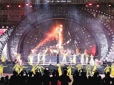 Xây dựng công nghiệp điện ảnh Việt Nam: Những cánh én mùa Xuân