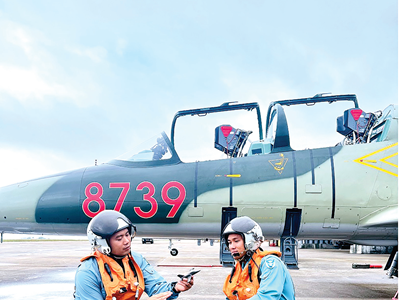 Xuân về bên những cánh bay