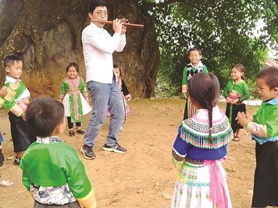 Thầy giáo mầm non trên rẻo cao Pù Nhi