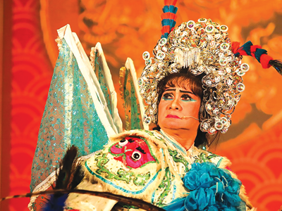 Đoàn hát bội hiếm hoi giữa lòng thành phố