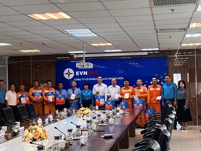 Ấm tình... “Tết muộn”