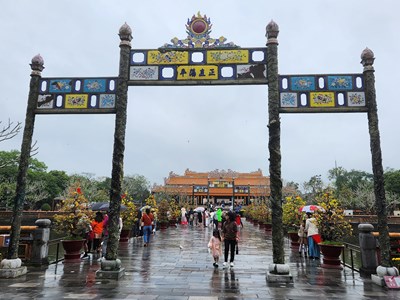 Hơn 100 nghìn lượt khách tham quan di sản Huế trong 3 ngày Tết