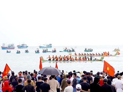 Quảng Ngãi tưng bừng Lễ hội đua thuyền đầu Xuân