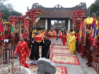 Lễ hội Cổ Loa Xuân Giáp Thìn thu hút hàng ngàn du khách