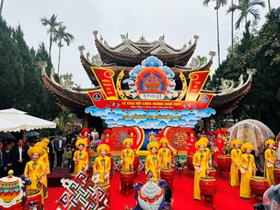 Những nẻo đường lễ hội