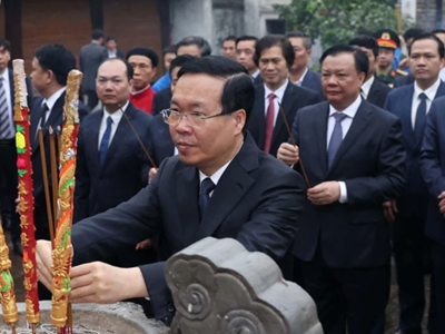 Chủ tịch nước dâng hương tưởng niệm tại Di tích quốc gia đặc biệt Cổ Loa