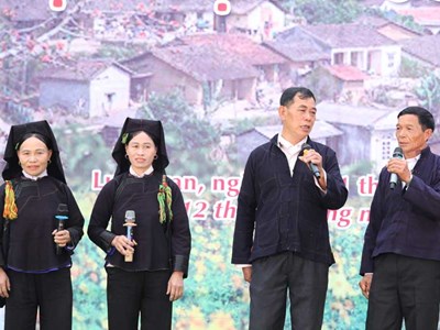 Hội hát Sloong hao và phiên chợ xuân vùng cao Lục Ngạn