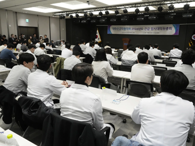 Gần 9.000 bác sĩ Hàn Quốc đình công và nộp đơn xin nghỉ việc