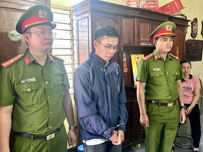 Khởi tố 6 đối tượng trong đường dây sản xuất, buôn bán kính ô tô nhái các thương hiệu nổi tiếng