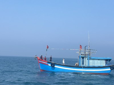 Quảng Ngãi đề nghị hỗ trợ tìm kiếm, cứu nạn hai ngư dân mất tích