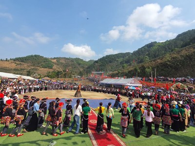 Về Tam Đường vui hội Xòe chiêng