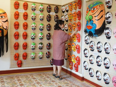 Ươm mầm để người trẻ gắn kết với tuồng cổ