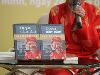 Bách niên giai lão viết tự truyện Đi qua trăm năm