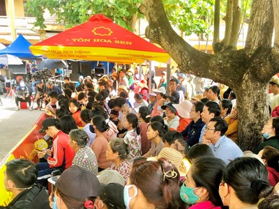 Mang yêu thương tới trẻ mồ côi, người có hoàn cảnh khó khăn