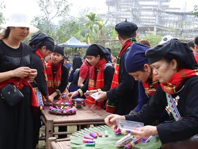 Sức hấp dẫn của Lễ hội xuống đồng