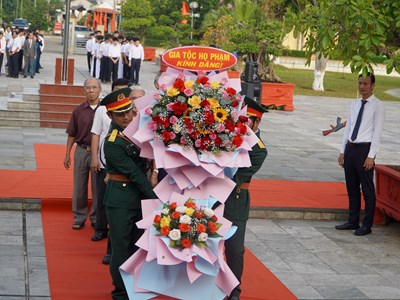 Dâng hương kỷ niệm 118 năm Ngày sinh Thủ tướng Phạm Văn Đồng