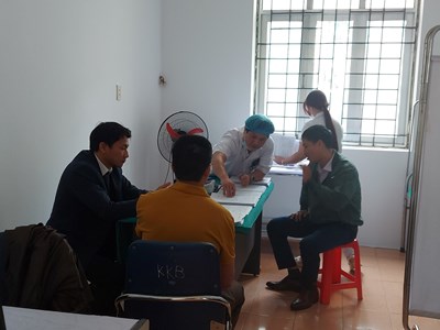 Bác sĩ luân phiên “cắm bản”