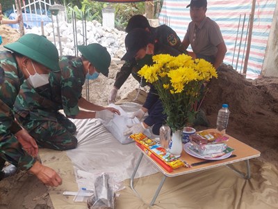 Đào móng làm nhà phát hiện 2 bộ hài cốt liệt sĩ