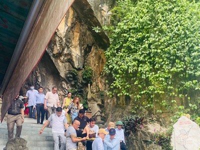 Cứu hộ trên đỉnh Ngũ Hành Sơn