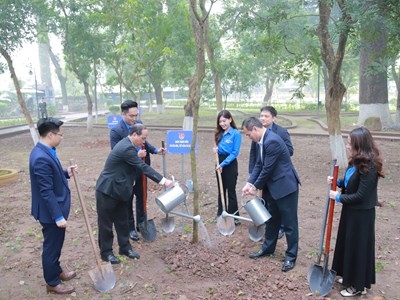 Ra quân Tháng Thanh niên 2024 và phát động Tết trồng cây tại Khu Di tích Phủ Chủ tịch
