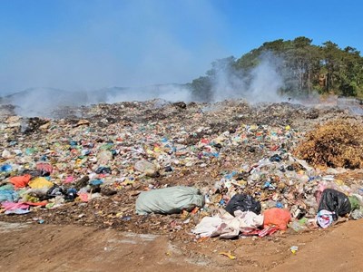 Người dân bức xúc vì bãi rác ở bon Đắk B’lao gây ô nhiễm