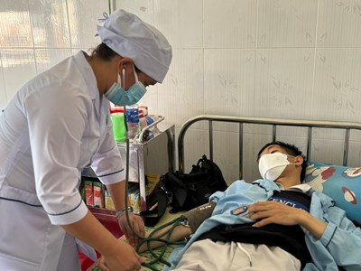 Những nữ điều dưỡng tận tâm, hết lòng vì người bệnh