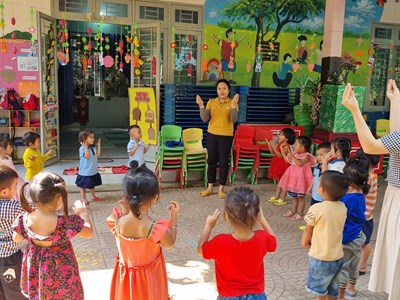 “Nhọc nhằn” cô giáo mầm non vùng cao