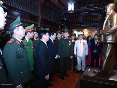 Công an Nghệ An đón nhận danh hiệu Anh hùng LLVT