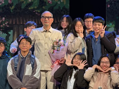 Có hay không sự trở lại của sân khấu?