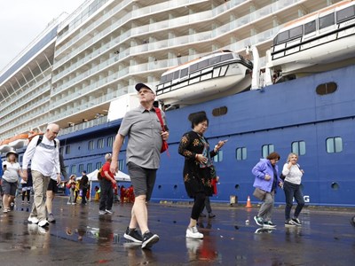 Đẩy mạnh phát triển du lịch tàu biển qua cảng Chân Mây